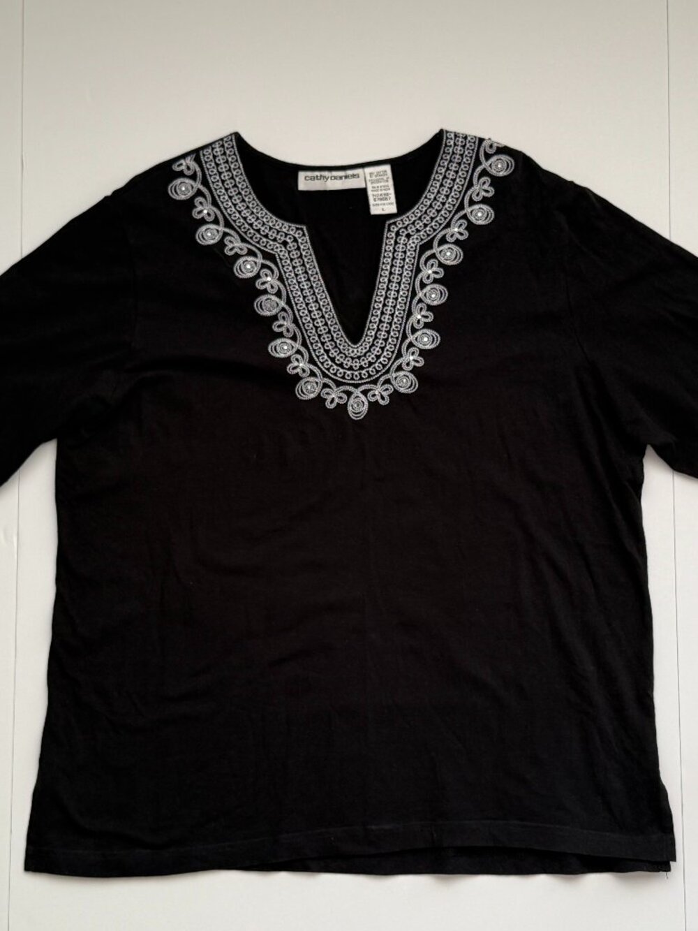 Black V-Neck Tunic | White Scroll Embroidery | 3/4 Sleeves | Size Large